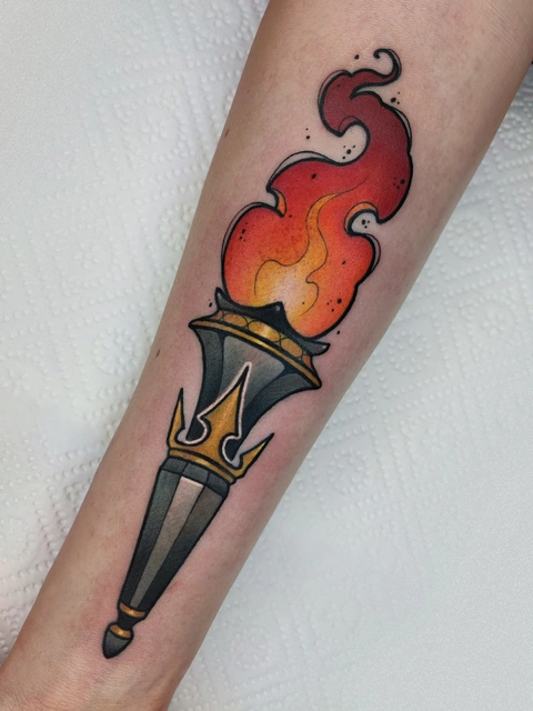 Neotradycyjny tatuaż kolorowy na przedramieniu, wykonany przez Dorotę z Ashi Tattoo